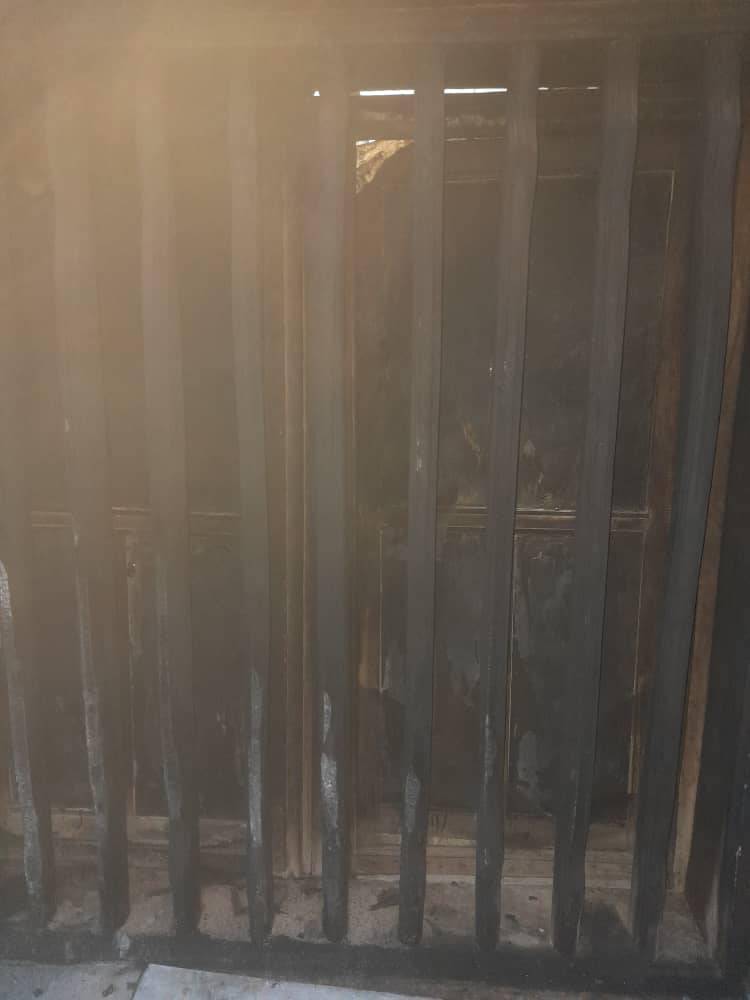 La maison familiale de Mollah Morgun incendiée incendiée par des individus encagoulés.